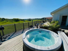 Hus på Tjörn med gäststuga, Hjälteby